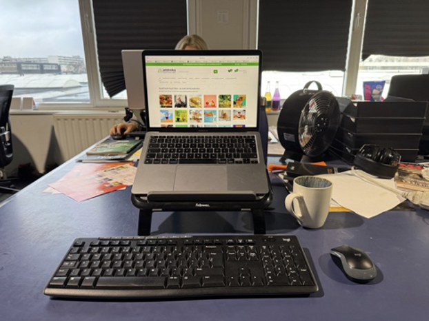 Foto van mijn bureau op mijn stage